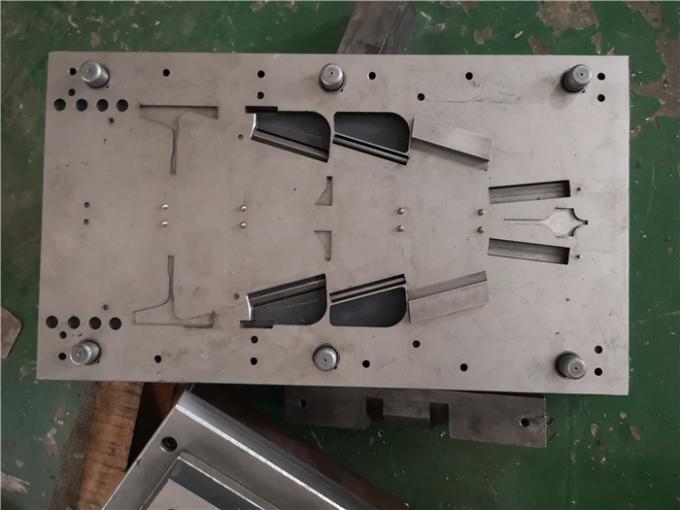 Проштемпелеванная стальная нержавеющая сталь штемпелюя плашек частей/металла бросила части аксессуаров 0