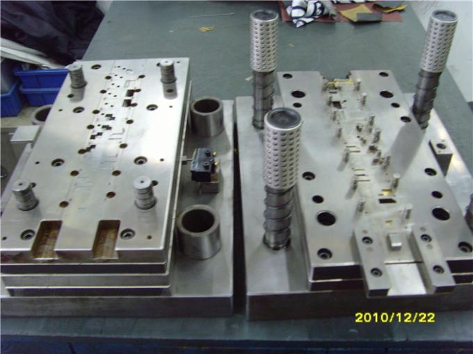 Плашки металла терминальных блоков штемпелюя, проштемпелеванные стальные части с путем Прогрссиве 0