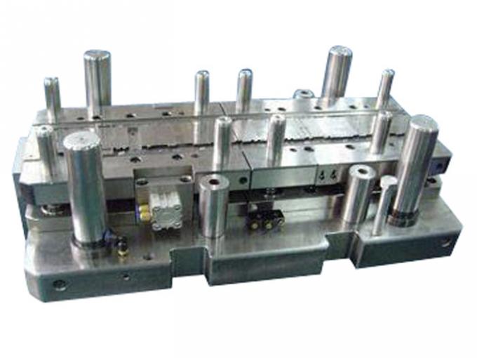 Автоматический металлический лист печати зажимов провода прогрессивный умирает термическая обработка вакуума нержавеющей стали 0