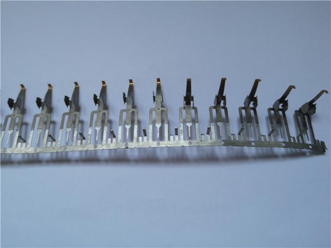 Белый медный металл соединения штемпелюя части, вытягивая электронного проводника волочит обработку части 1